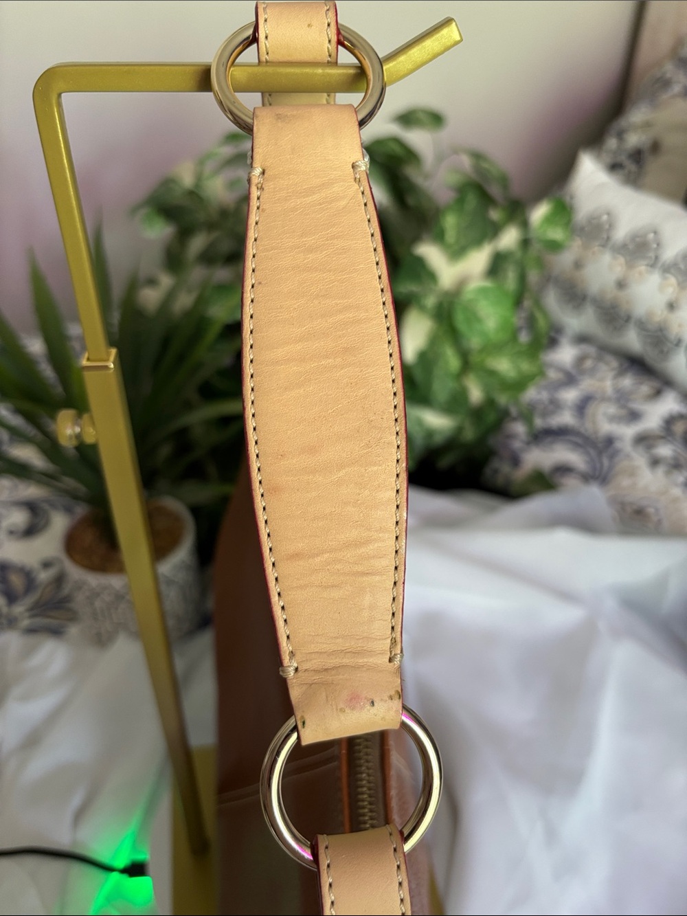 Dooney & Bourke Brown Pebbled Leather Shoulder Bag with Cream Trim - Picture 17 of 17